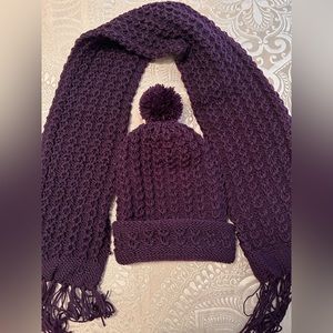 Women’s purple knit scarf and matching hat, new